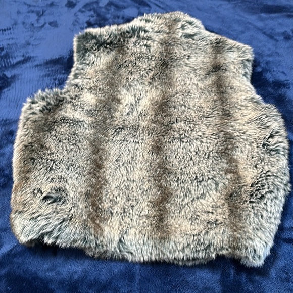 Faux fur sleeveless cardigan-fully lined and quite heavy - Picture 2 of 3